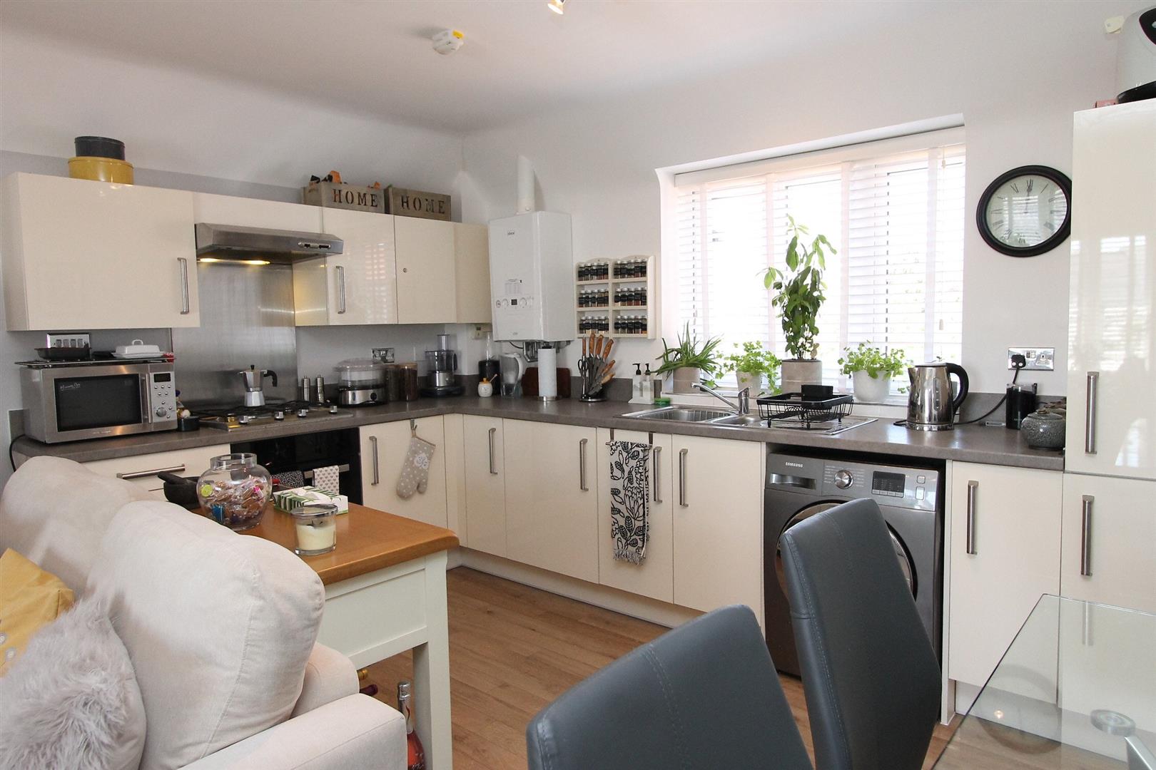 2 bed property in Durrant Mews, Stourbridge